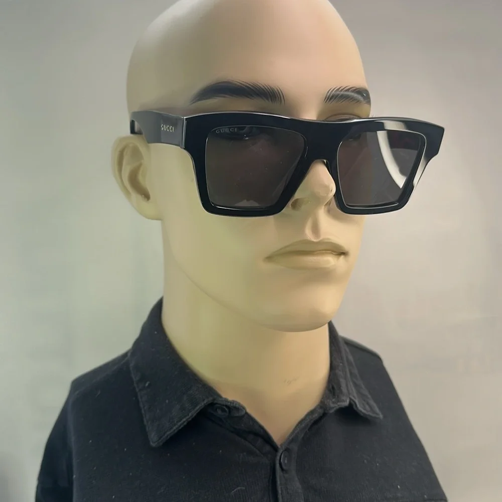 💯 - New Authentic Gucci Solid Grey Rectangular Unisex Sunglasses GG0962S 005…